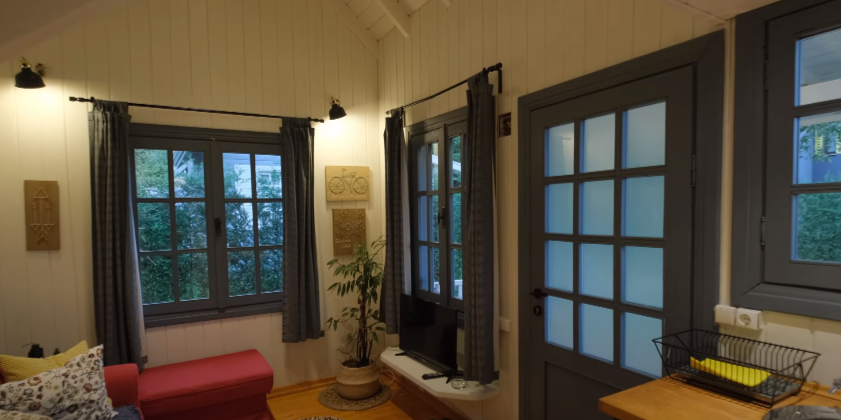 A Cozy Weekend Getaway: Discovering a Charming Mini House in Turkey