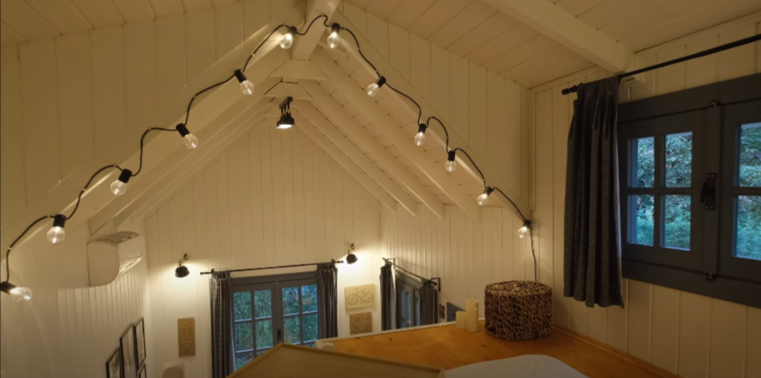 A Cozy Weekend Getaway: Discovering a Charming Mini House in Turkey