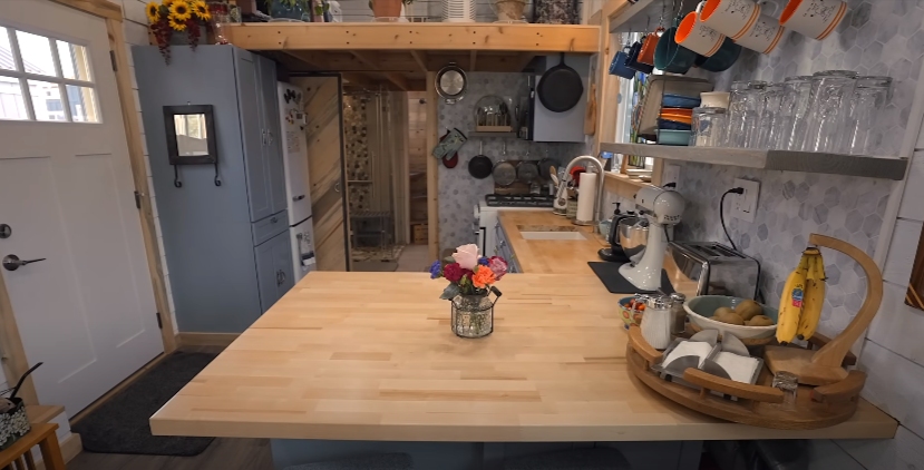A Journey into Minimalism: Susan's Tiny Home Experience