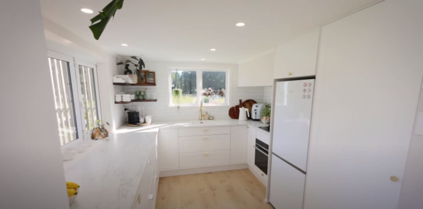 Building Dreams: The Story of Jono and Eva’s Exquisite Tiny Home