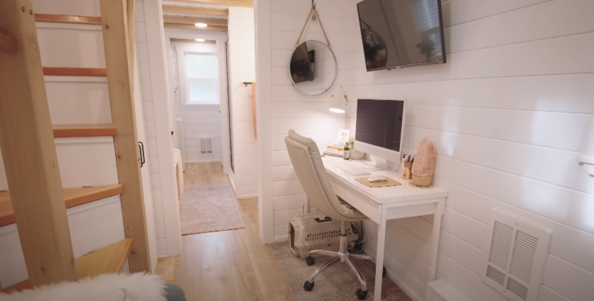 Living the Minimalist Dream: My Journey in a Tiny House