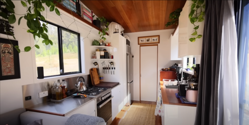 Living Off the Grid in a Tiny House: Anna’s Inspiring Journey